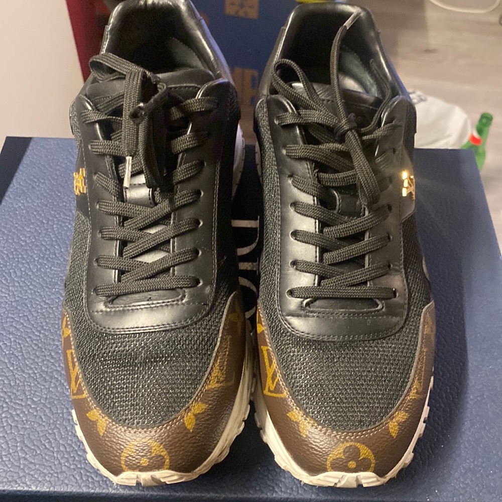 **LOUIS VUITTON** MEN RUNAWAY SNEAKER***STILL IN STORES***